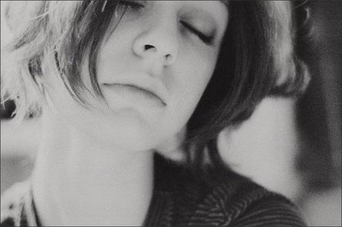 关于高兴的句子30字(28条):世界各地充满着你的气息