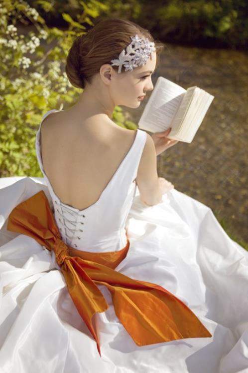 关于高兴的句子30字(28条):世界各地充满着你的气息