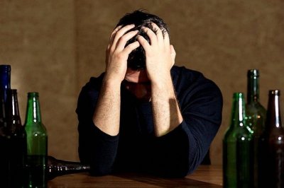 ​喝闷酒的说说 夜晚一个人喝闷酒句子