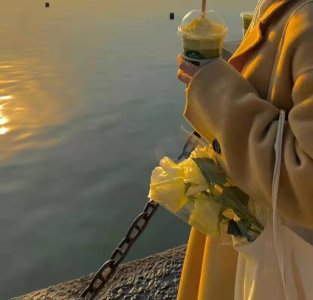 ​简单干净的圈子文案（干净又温柔的朋友圈文案）