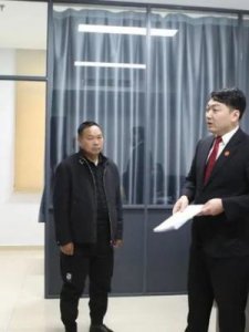 ​最大的手(最大的手打一成语)