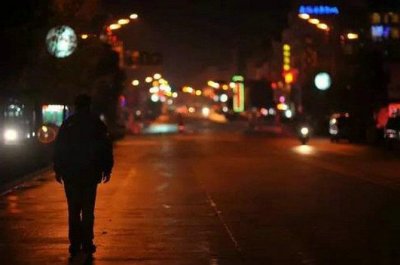 ​深夜一个人回家的孤独句子说说