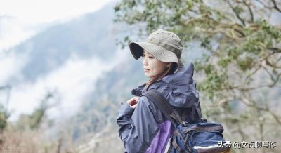 ​适合爬山发朋友圈的短句子（爬山的高级小众文案）