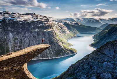 ​形容时间过得快的词语（时光飞逝的短句唯美）