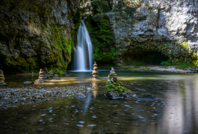 ​萍水相逢的意思是什么（萍水相逢词语的解释）