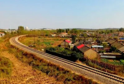 ​雨中登岳阳楼望君山其一（雨中登岳阳楼望君山赏析）