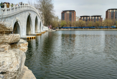 ​我的童年作文400字（五年级优秀作文我的童年）